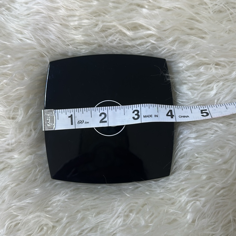CHANEL Highlighter in Pearly White - Picture 6 of 6